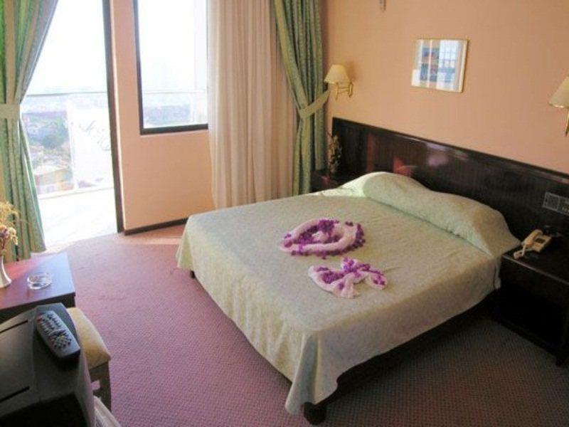 Hotel Akropol 3*